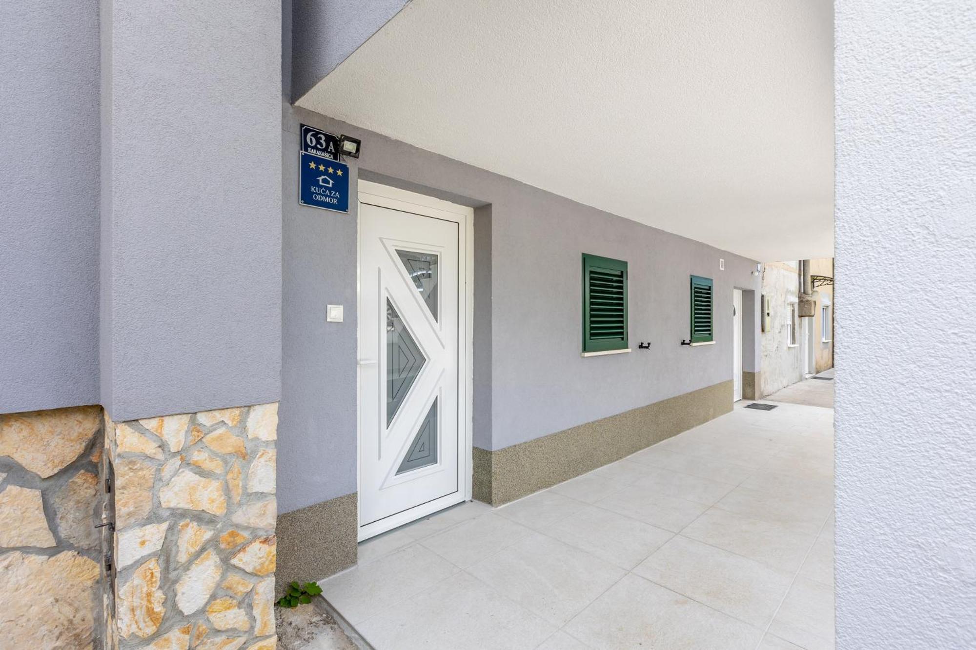 Holiday House Mala Sinj Zewnętrze zdjęcie